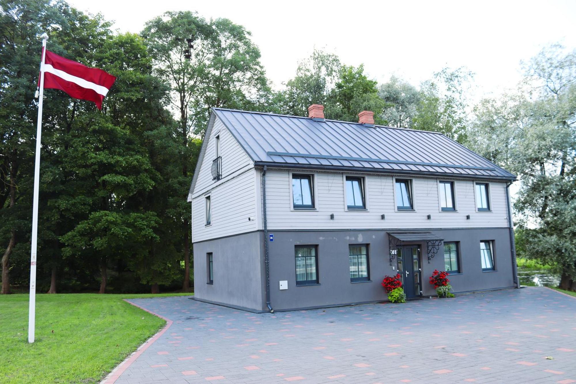 Saules Iela 2A Aparthotel Saldus Kültér fotó